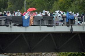 FT: Πώς η μετανάστευση ωθεί την Ευρώπη δεξιότερα 