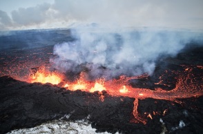 Εντυπωσιάζουν οι εικόνες που κατέγραψε drone από την έκρηξη ηφαιστείου στην Ισλανδία 