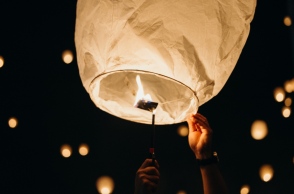 Με φαναράκια θα γεμίσει ο ουρανός της Θεσσαλονίκης την παραμονή της Πρωτοχρονιάς Χριστουγεννιάτικα happenings σας περιμένουν στην πλατεία Αριστοτέλους