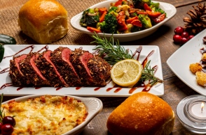 Εορταστικό τραπέζι: Τι μπορείτε να κάνετε για να αποφύγετε την «υπερφαγία»  Διατροφικές συμβουλές ψυχολόγων για την συναισθηματική πείνα