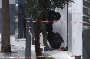 Λήξη συναγερμού για την βαλίτσα στη Μητροπόλεως - Είχε μόνο ρούχα