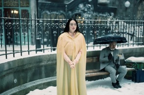 Poor Things: Ξεπέρασε τα 200.000 εισιτήρια στο ελληνικό box office σε 15 ημέρες προβολής 