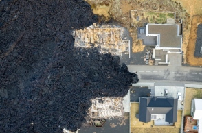 Μαύρη μέρα για την Ισλανδία - Η λάβα από το ηφαίστειο συνεχίζει να καταστρέφει σπίτια 