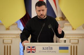 Ζελένσκι: Πυρά κατά Πούτιν από το Νταβός