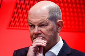 Σολτς: Πίεση στον Καγκελάριο να παραιτηθεί