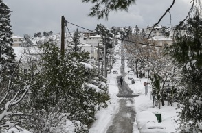 Ραγδαία επιδείνωση του καιρού την Κυριακή - Καταιγίδες, χιόνια και θυελλώδεις άνεμοι με κατακόρυφη πτώση της θερμοκρασίας 