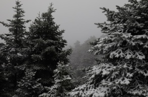 Παραμένουν τη Δευτέρα οι χαμηλές θερμοκρασίες - Πού θα υπάρξουν τοπικές χιονοπτώσεις