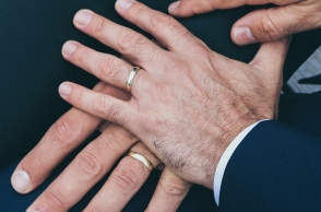 Ομόφυλα ζευγάρια: Σε δημόσια διαβούλευση έως 31 Ιανουαρίου - Η στάση Βορίδη