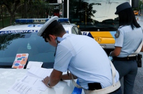 Μπαράζ τροχονομικών ελέγχων στην Αθήνα με δεκάδες παραβάσεις