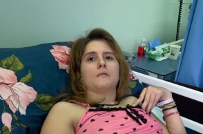 «Κι αν δεν αντέχει, ποιος νοιάζεται;» - Το ξέσπασμα της μητέρας της Μυρτούς για τη κατάσταση στον Ευαγγελισμό 