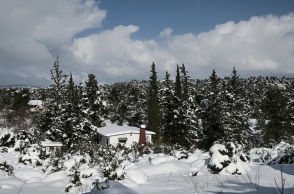 Με άρμα της ΕΜΑΚ απεγκλωβίστηκαν οι τρεις άνδρες από την κορυφή Κυράς Φυλής