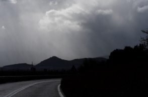 Συννεφιασμένος ο καιρός για σήμερα Παρασκευή με τοπικές βροχές