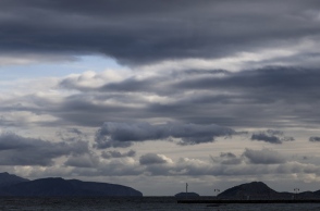 Συννεφιασμένος ο καιρός για αύριο Παρασκευή με τοπικές βροχές