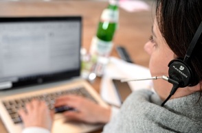 DW: Τετραήμερη εργασία δοκιμάζουν γερμανικές εταιρείες