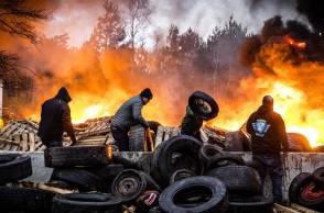 «Φουντώνουν» οι αγροτικές κινητοποιήσεις στην Ευρώπη - Μπλόκα σε Βέλγιο, Ολλανδία και Ισπανία