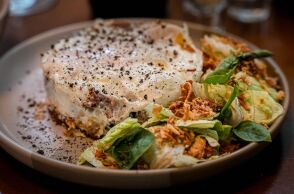 Δεσποινίς Μαργαρίτα: Το αγαπησιάρικο εστιατόριο που σε στέλνει στη Μάνη μάνι μάνι!