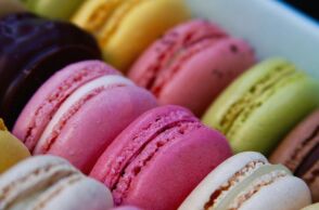 Ποιος κερνάει γλυκάκι σήμερα;