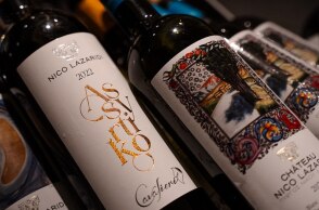 Nico Lazaridi - Art and Wine on the Μove: Μια κινούμενη γιορτή κρασιού, γεύσης και ζωγραφικής