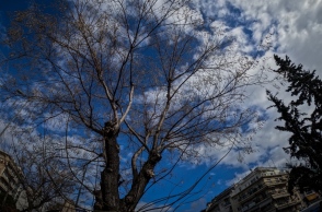 Αίθριος ο καιρός για αύριο Τρίτη σε όλη την Ελλάδα με λίγες νεφώσεις
