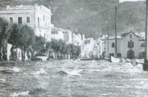 Σαν σήμερα: Το φονικό τσουνάμι του Κορινθιακού