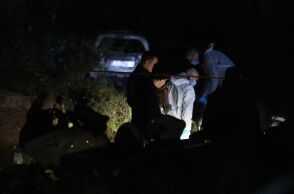 ΑΝΔΡΑΣ ΒΡΕΘΗΚΕ ΝΕΚΡΟΣ ΜΕΤΑ ΑΠΟ ΠΥΡΟΒΟΛΙΣΜΟ ΚΑΙ ΑΠΑΝΘΡΑΚΩΜΕΝΟΣ ΣΤΟ ΑΥΤΟΚΙΝΗΤΟ ΤΟΥ ΣΤΗ ΜΑΝΔΡΑ (ΓΙΑΝΝΗΣ ΠΑΝΑΓΟΠΟΥΛΟΣ/EUROKINISSI)