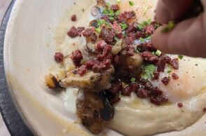 Εστιατόριο +Τροφή: Ζογκλερική μαγειρική, στοργικό φαγητό