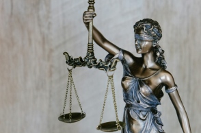 Ποινικός Κώδικας: Επιτάχυνση της δικαιοσύνης, πιο αυστηρές ποινές, τι θα ισχύει για  βραχιολάκι