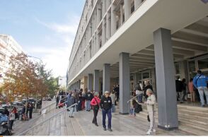 Θεσσαλονίκη: Τυφλή επίθεση με τη βόμβα στο δικαστικό μέγαρο
