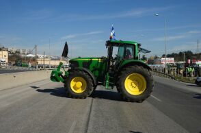 Οι αγρότες δεν ικανοποιήθηκαν από τις ανακοινώσεις του πρωθυπουργού 