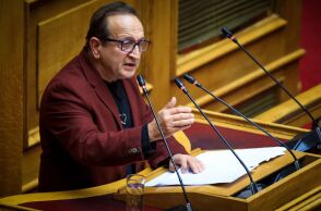 Μπιμπίλας: Διακομματικό χειροκρότημα στην ομιλία για τον γάμο ομόφυλων