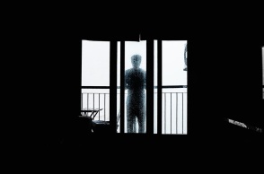 Γυναίκα έκοψε τις φλέβες της και έδωσε τέλος στην ζωή της - Ίδια σημάδια και ο σύζυγος 