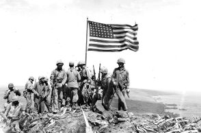 Σαν Σήμερα: Υψώνεται η Αμερικανική σημαία στην Ίβο Τζίμα