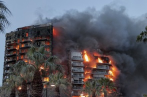 Στις φλόγες 14ώροφο συγκρότημα κατοικιών στη Βαλένθια - Φόβοι για εγκλωβισμένους