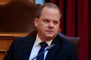 Κώστας Καραμανλής: H σκέψη μου δεν θα φύγει ποτέ από τους 57 που έχασαν τη ζωή τους στα Τέμπη