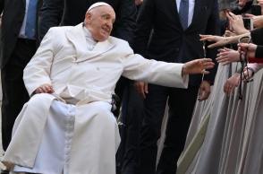 Αντιδράσεις από τις δηλώσεις του Πάπα για παράδοση των Ουκρανών και λευκή σημαία 