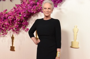 Η Jamie Lee Curtis φόρεσε βραχιόλι με τη Νίκη της Σαμοθράκης στη λαμπερή βραδιά των Όσκαρ 