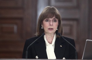 Σακελλαροπούλου για την τρανσφοβική επίθεση: Σε μια δημοκρατία ίσης ελευθερίας, η βία δεν είναι ανεκτή