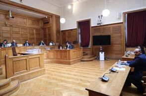 Η Ζωή Κωνσταντοπούλου δεν βγαίνει από την αίθουσα για να συνεδριάσει η εξεταστική