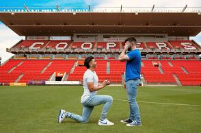 Josh Cavallo: Έκανε πρόταση γάμου στον σύντροφο του εντός γηπέδου