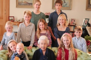 Νέο σκάνδαλο «photogate» στο Παλάτι: Επεξεργασμένη φωτογραφία της Ελισαβέτ με τα δισέγγονά της