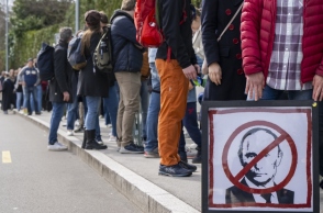 Ρωσία: Στη φυλακή γυναίκα που έγραψε «Όχι στον πόλεμο» σε ψηφοδέλτιο 