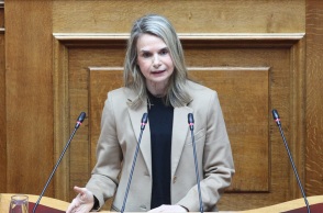 Μιλένα Αποστολάκη: Κυνική επίδειξη περιφρόνησης στους νεκρούς των Τεμπών η απουσία του πρωθυπουργού