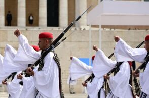 Παρέλαση 25ης Μαρτίου: Εντυπωσιακή η διέλευση των Ευζώνων © ΜΙΧΑΛΗΣ ΚΑΡΑΓΙΑΝΝΗΣ/EUROKINISSI