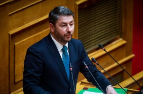 Πρόταση δυσπιστίας: «Πυρετός» τηλεφωνικών διαβουλεύσεων από τον Νίκο Ανδρουλάκη 