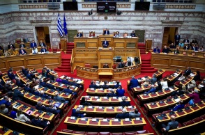 Τέμπη: Κατατίθεται σήμερα η πρόταση δυσπιστίας - «Μάχη» κυβέρνησης - αντιπολίτευσης