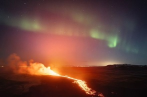 Όταν το Βόρειο Σέλας συναντά την ηφαιστειακή λάβα - Φαντασμαγορικές εικόνες από την Ισλανδία