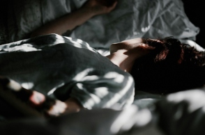 Πώς ο κακός ύπνος μας κάνει να αισθανόμαστε μεγαλύτεροι, σύμφωνα με μελέτη