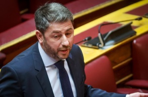 Διαψεύδει τον Ν. Παππά το ΠΑΣΟΚ:  Δεν υπήρξε προσυνεννόηση για την κατάθεση της πρότασης δυσπιστίας