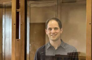 Ρωσία: Στην επέτειο της σύλληψης του Έβαν Γκέρσκοβιτς, ο πρόεδρος Μπάιντεν διαμηνύει στη Μόσχα ότι θα πληρώσει το τίμημα