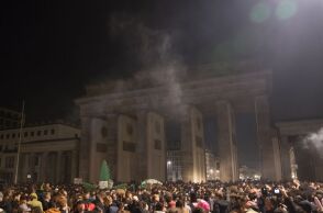 Πάρτι στην Πύλη του Βρανδεμβούργου για τη νομιμοποίηση της κάνναβης